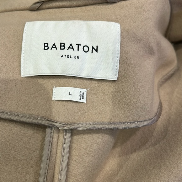 Aritzia Babaton camel coloured coat. Belt, waste snap. Wool blend coat, size L. - Picture 9 of 11